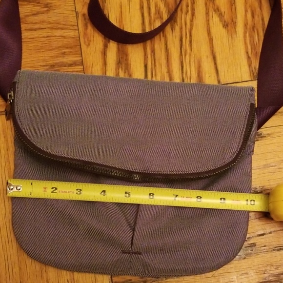 Lululemon Crossbody Lightweight Bag  in Purple - Picture 3 of 9